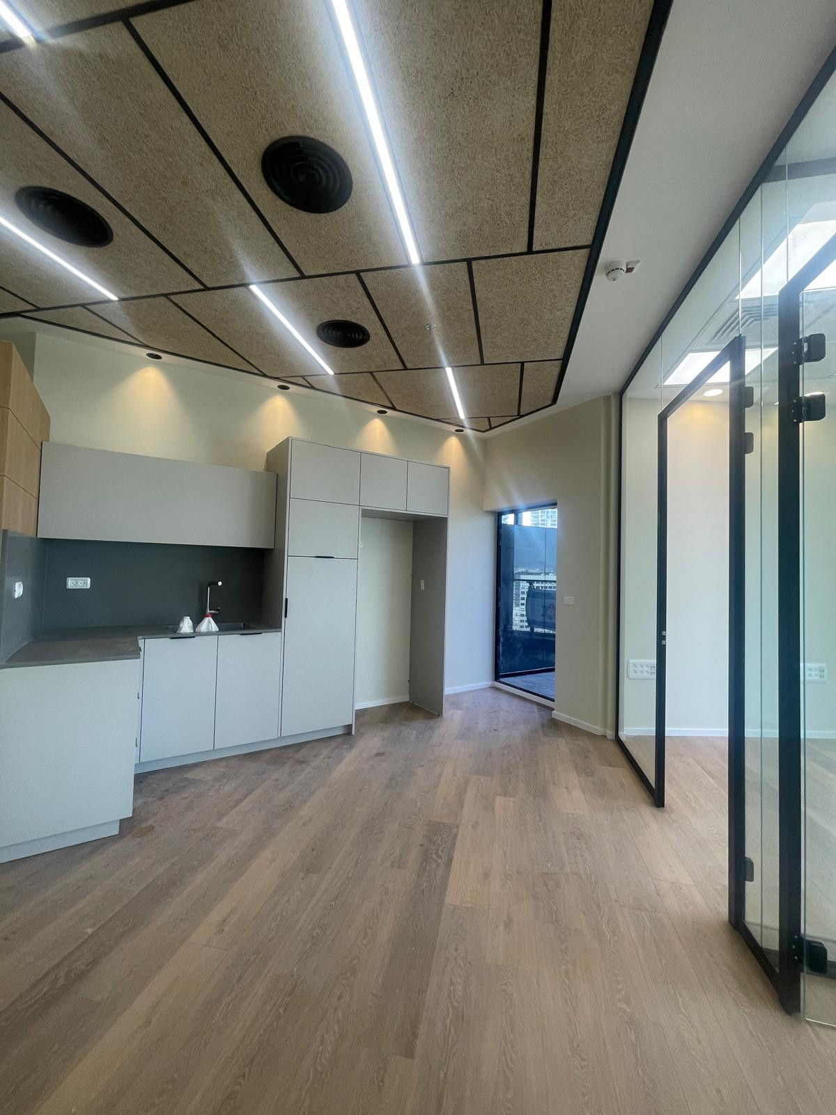 מגדל איקון איי בי נכסים